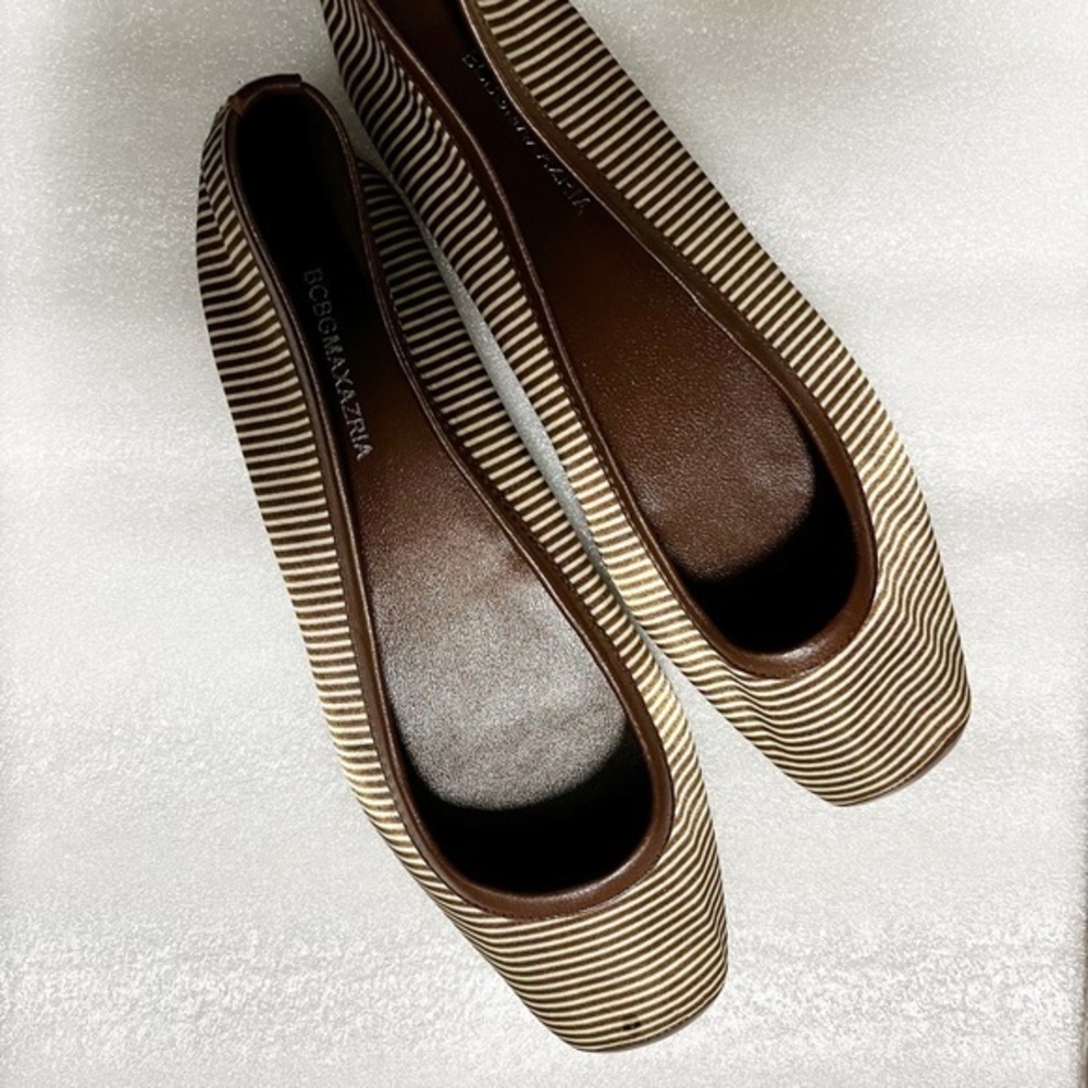 BCBGMAXAZRIA flat ballerina